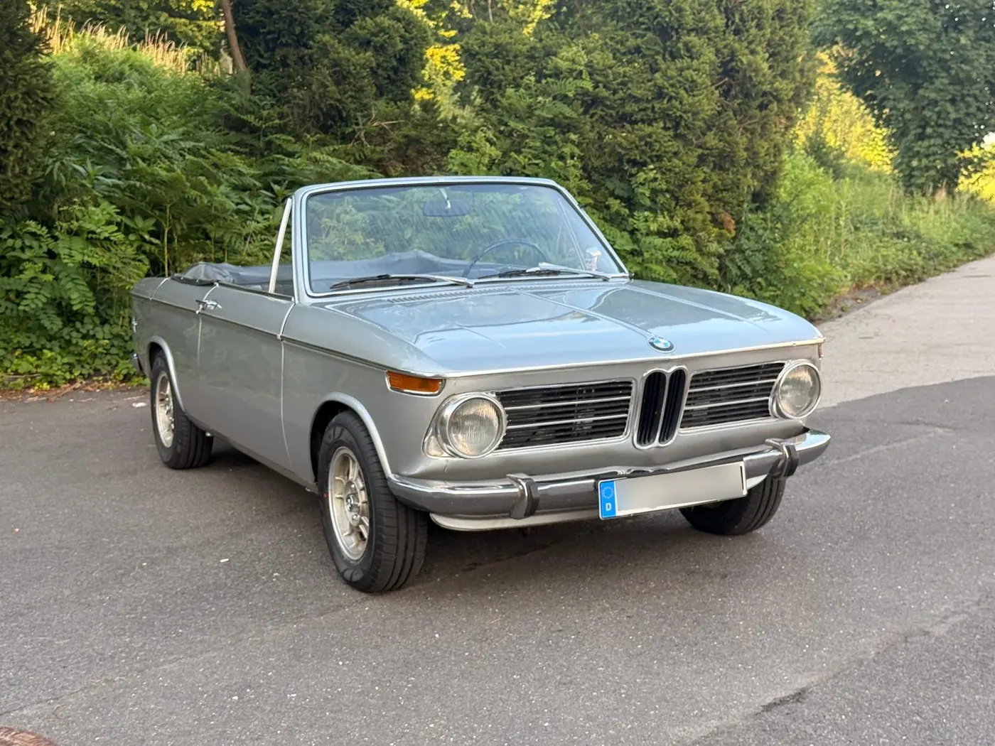 BMW 1600 Cabriolet von Baur Stuttgart in Polaris Silber, Frontansicht